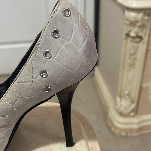 🌼Guess by Marciano Shoes🌼 - Picture 5 of 6